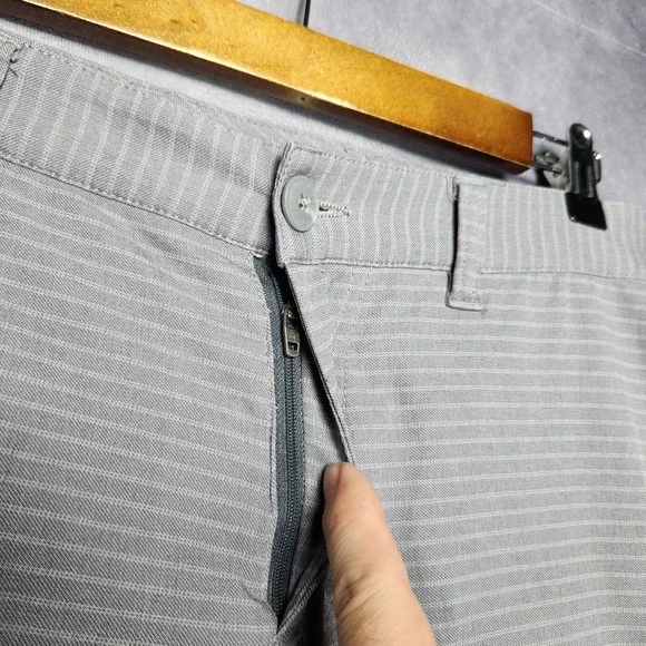 TravisMathew Mens 34 Gray Striped Golf Shorts Performance Stretch 11 Inseam - Picture 8 of 10